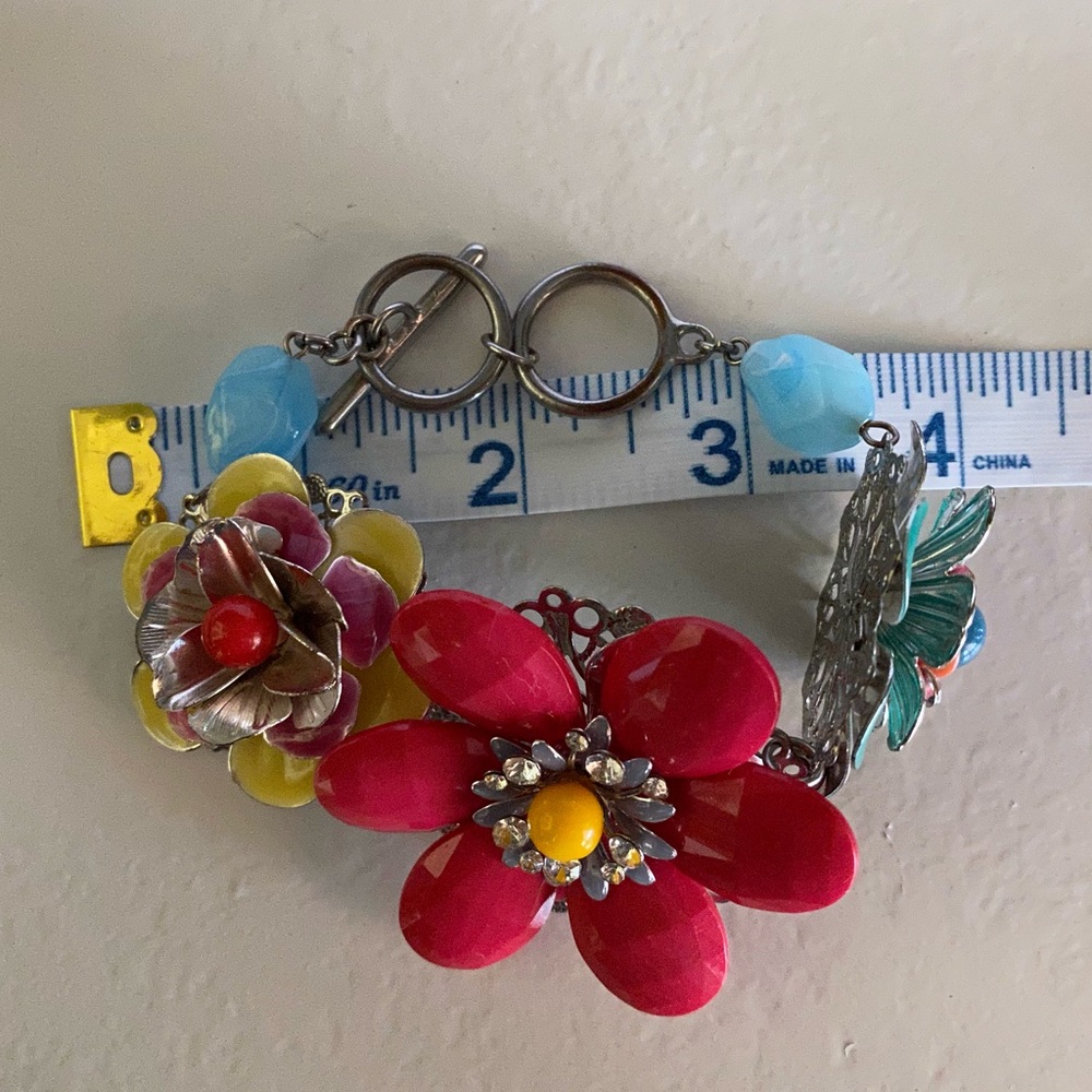 Springtime flower bracelet - Picture 4 of 4